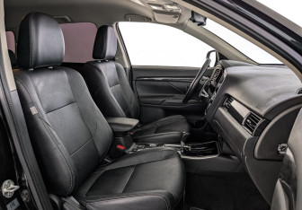 Подержанный автомобиль Mitsubishi Outlander 2017 года (22 фото)