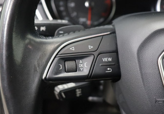 Подержанный автомобиль Audi A4 Sedan 2017 года (17 фото)