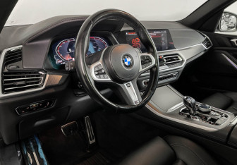 Подержанный автомобиль BMW X5 2022 года (12 фото)