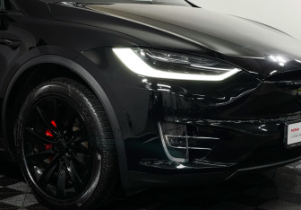 Подержанный автомобиль Tesla Model X 2019 года (23 фото)