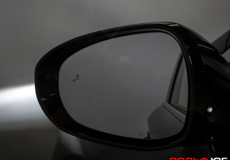 Подержанный автомобиль Voyah Dream 2023 года (29 фото)