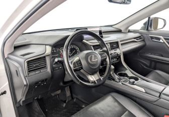 Подержанный автомобиль Lexus RX 2018 года (16 фото)