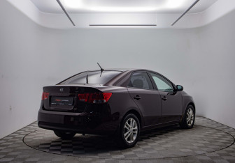 Подержанный автомобиль Kia Cerato Sedan 2010 года (5 фото)