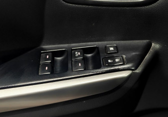 Подержанный автомобиль Mitsubishi Pajero Sport 2017 года (17 фото)