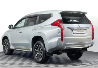 Подержанный автомобиль Mitsubishi Pajero Sport 2018 года (7 фото)