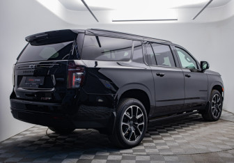 Подержанный автомобиль Chevrolet Suburban 2023 года (4 фото)