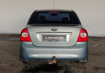Подержанный автомобиль Ford Focus Sedan 2010 года (5 фото)