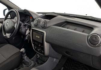 Подержанный автомобиль Renault Duster 2015 года (13 фото)