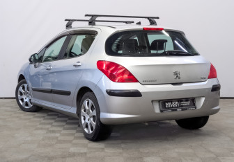 Подержанный автомобиль Peugeot 308 Hatchback 2011 года (7 фото)