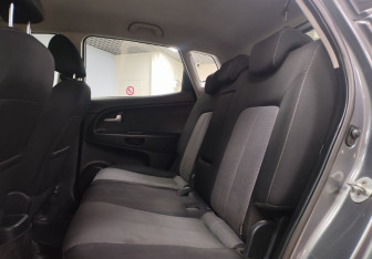 Подержанный автомобиль Kia Venga 2011 года (11 фото)