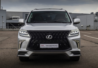 Подержанный автомобиль Lexus LX 2008 года (2 фото)