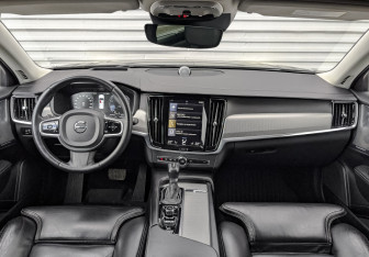 Подержанный автомобиль Volvo S90 2017 года (14 фото)
