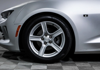 Подержанный автомобиль Chevrolet Camaro Coupe 2017 года (15 фото)