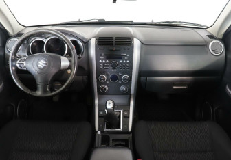 Подержанный автомобиль Suzuki Grand Vitara 2014 года (8 фото)