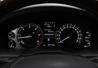 Подержанный автомобиль Toyota Land Cruiser Suv 2016 года (13 фото)