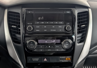 Подержанный автомобиль Mitsubishi Pajero Sport 2018 года (16 фото)