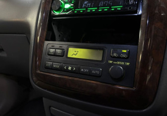 Подержанный автомобиль Toyota Gaia 1999 года (17 фото)