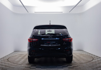 Подержанный автомобиль Infiniti JX 2013 года (6 фото)