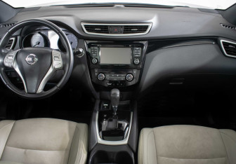 Подержанный автомобиль Nissan Qashqai 2016 года (11 фото)