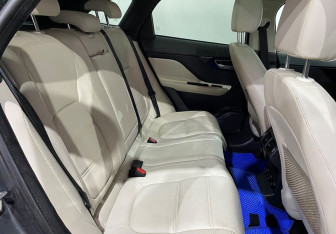 Подержанный автомобиль Jaguar F-Pace 2019 года (10 фото)