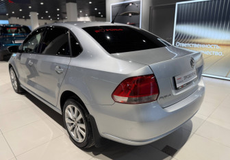 Подержанный автомобиль Volkswagen Polo Sedan 2011 года (4 фото)