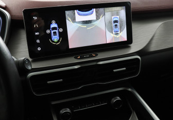 Подержанный автомобиль Geely Coolray 2023 года (16 фото)