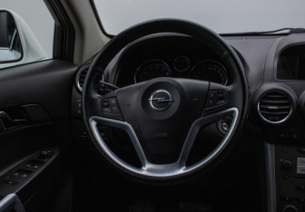 Подержанный автомобиль Opel Antara 2014 года (15 фото)