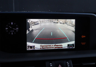 Подержанный автомобиль Lexus ES 2018 года (12 фото)