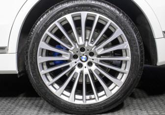Подержанный автомобиль BMW X7 2019 года (37 фото)