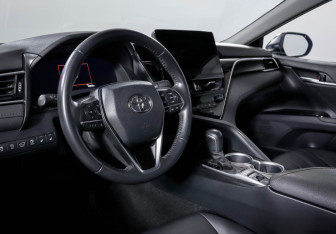 Подержанный автомобиль Toyota Camry Sedan 2023 года (14 фото)