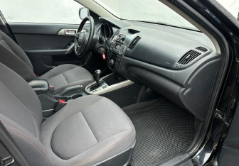 Подержанный автомобиль Kia Cerato Sedan 2009 года (13 фото)