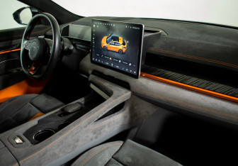 Подержанный автомобиль Zeekr 001 2023 года (11 фото)