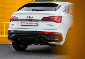 Подержанный автомобиль Audi Q5 2021 года (16 фото)