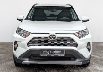Подержанный автомобиль Toyota RAV4 2021 года (2 фото)