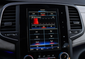 Подержанный автомобиль Renault Talisman Wagon 2017 года (20 фото)