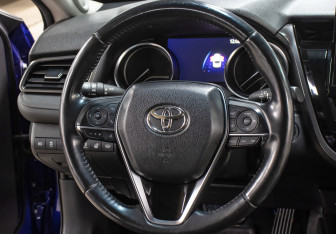 Подержанный автомобиль Toyota Camry Sedan 2021 года (17 фото)