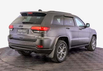 Подержанный автомобиль Jeep Grand Cherokee 2021 года (5 фото)