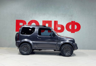 Подержанный автомобиль Suzuki Jimny 2011 года (3 фото)