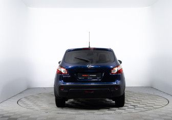 Подержанный автомобиль Nissan Qashqai 2012 года (6 фото)