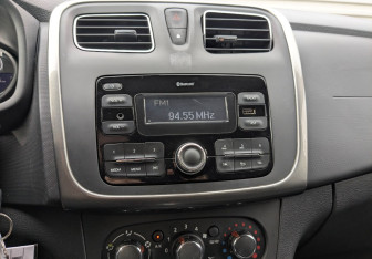 Подержанный автомобиль Renault Sandero 2017 года (15 фото)