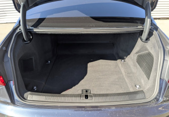 Подержанный автомобиль Audi A8 2020 года (10 фото)