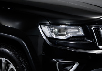Подержанный автомобиль Jeep Grand Cherokee 2015 года (17 фото)