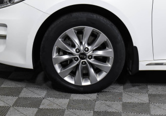 Подержанный автомобиль Kia Optima Sedan 2017 года (8 фото)