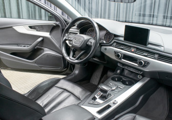 Подержанный автомобиль Audi A4 Sedan 2018 года (10 фото)