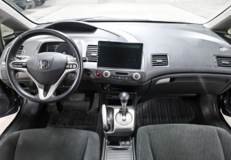 Подержанный автомобиль Honda Civic Sedan 2010 года (14 фото)