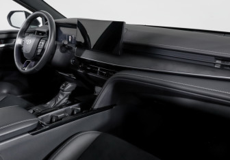 Подержанный автомобиль Toyota Camry Sedan 2024 года (9 фото)