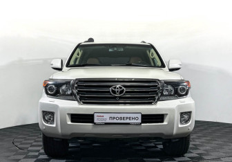 Подержанный автомобиль Toyota Land Cruiser Suv 2014 года (2 фото)
