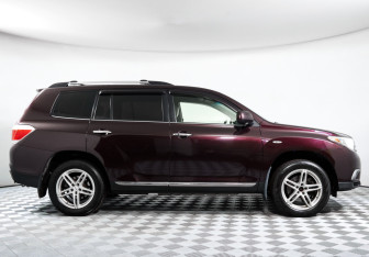 Подержанный автомобиль Toyota Highlander 2012 года (4 фото)