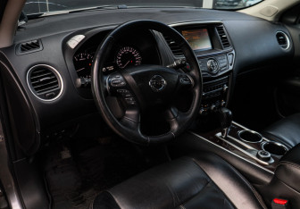 Подержанный автомобиль Nissan Pathfinder 2016 года (15 фото)
