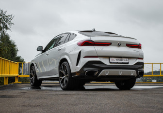 Подержанный автомобиль BMW X6 2021 года (6 фото)
